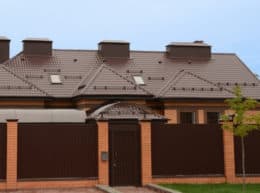 Почему металлочерепица завоевала такую популярность?